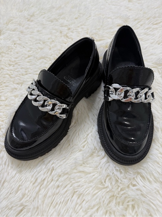 Vince Camuto Shoes - Vince Camuto Girls Black Patent Chain Loafers Bulky Size 2.5 Youth Dark Academia